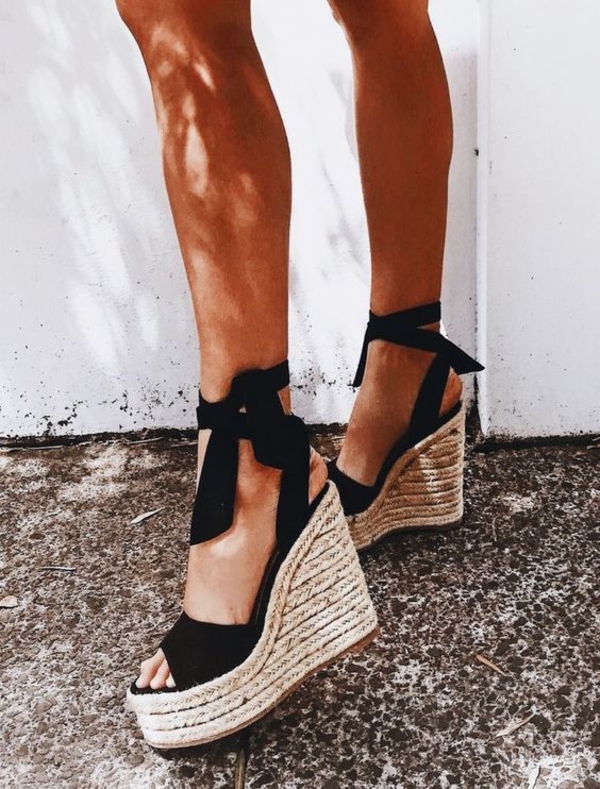 Названа самая модная обувь на лето 2018