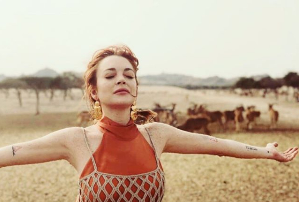 Линдси Лохан похвасталась домашним борщом