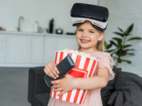 Ребенок и гаджеты: как убрать зависимость подскажет доктор Комаровский