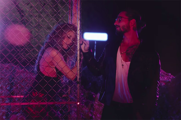 Шакира выпустила сексуальный клип на песню Clandestino: видео