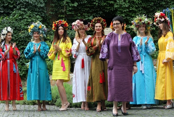 Українські дизайнери представили колекції стилізованого національного вбрання на етно-фешн-шоу «Аристократична Україна»