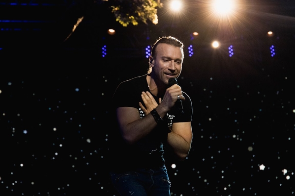 "Выглядит фирменно": Олег Винник заинтриговал новым клипом