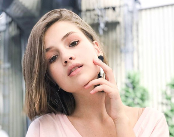 Как безупречно выглядеть на фото: певица поделилась лайфхаками позирования