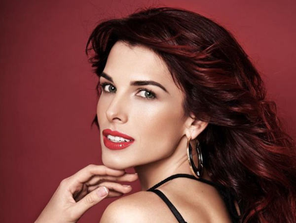 ROMANOVSKAYA показала горячие фото с отдыха у океана