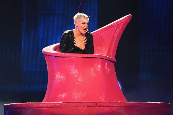 Певицу Pink срочно госпитализировали