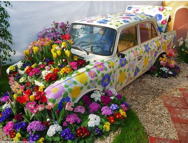 «Ретро-мобили, передвижная дискотека и сладкие автобусы» - в Киеве пройдет фестиваль «На колесах»