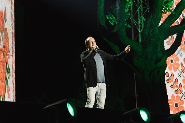 Канал «Украина»: Виктор Бронюк готовит сборник стихов