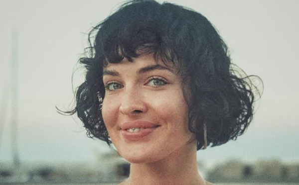 Даша Астафьева показалась в наряде с чересчур глубоким декольте