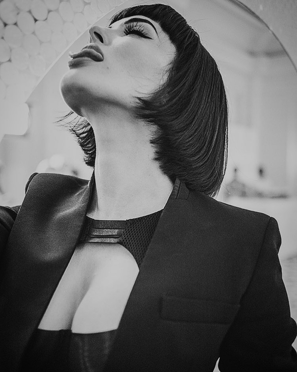 Пикантный нуар: Даша Астафьева снова удивила откровенным фотосетом