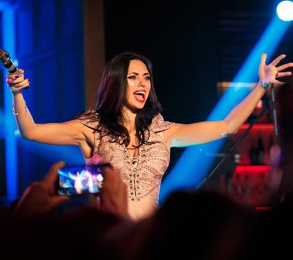 Вика из "НеАнгелов" откровенно рассказала о ботоксе и спорте