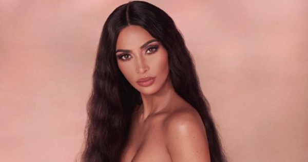 Ким Кардашьян запретили делать селфи: названа причина