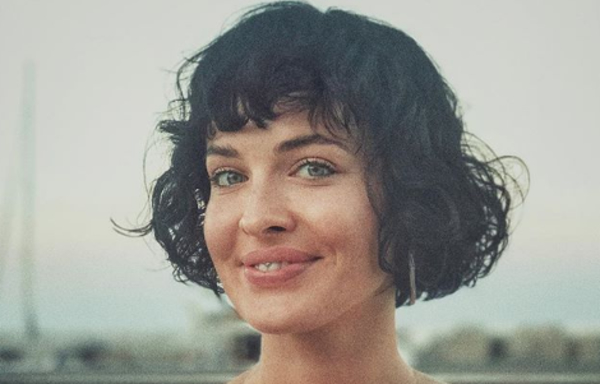 Даша Астафьева похвасталась глубоким декольте