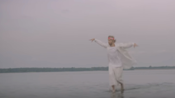 Иван Дорн закосил под Иисуса в клипе "Опомнись": смотреть видео