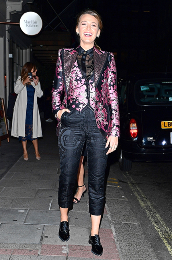 Икона стиля: Блейк Лайвли в брючном костюме на красной дорожке