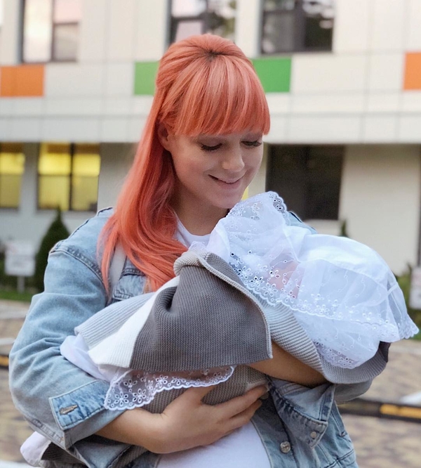 Светлана Тарабарова показала фигуру после родов