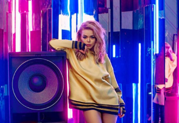 Алина Гросу показала фото с таинственным женихом