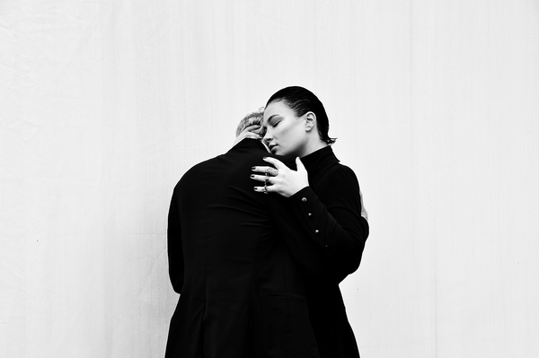 Анастасия Приходько заинтриговала неожиданным образом в новом клипе