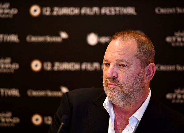 С Харви Вайнштейна сняли одно обвинение