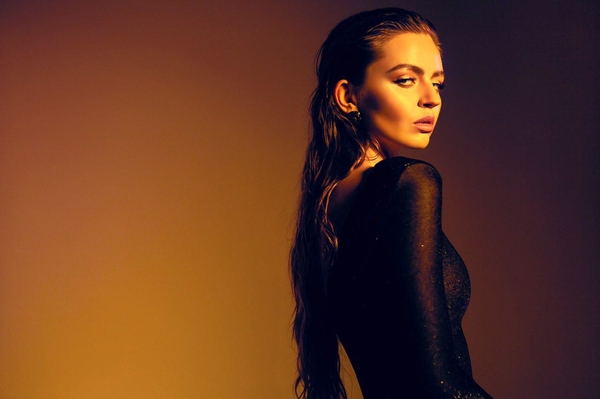 «Гриць»: Яна Brilitskaya презентует новый клип