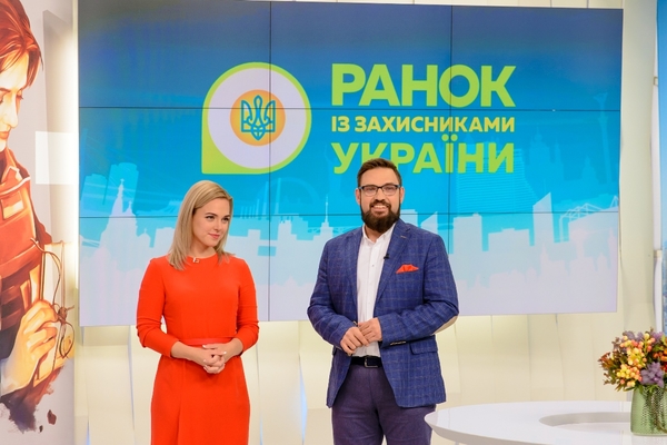 Ведущие «Ранку з Україною» помогли украинскому военному сделать предложение любимой