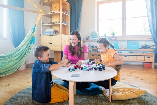 Играть с LEGO весело и интересно, а главное - абсолютно безопасно