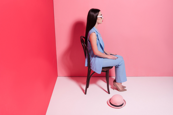 ТЕСТ: Поза, в которой вы обычно сидите, расскажет о вас многое