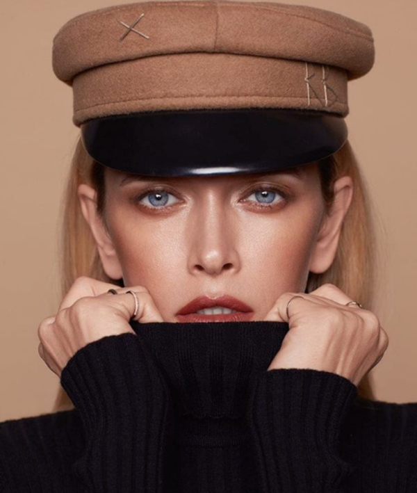 Вера Брежнева показала лицо без макияжа