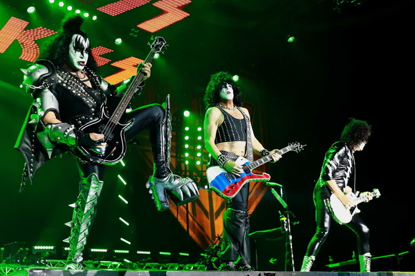 Легендарные KISS впервые выступят в Киеве
