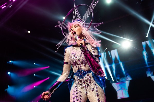 Оля Полякова полностью обнажилась на фото