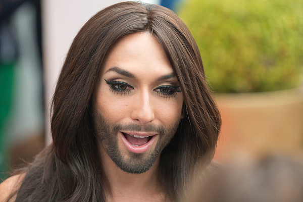 Как именинница Кончита Вурст выглядит в образе мужчины