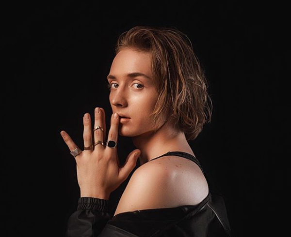 "Невъездного" полуфиналиста "Голосу країни" пустили в Украину