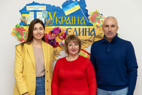 Марина Ярославская подарила родной школе компьютерный класс