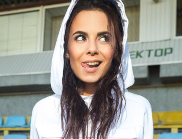 Настя Каменских показала, как выглядит без макияжа