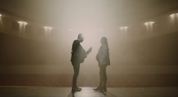 Беременная Регина Тодоренко появилась в новом клипе Влада Топалова - видео