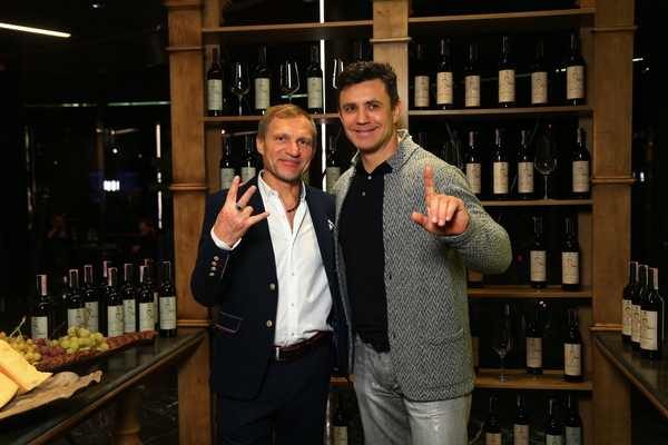 Олег Скрипка презентував авторське вино “Країна Мрій” на гастро вечорі  у Миколи Тищенка