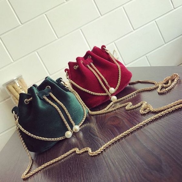 Стилисты назвали самую модную сумку 2019 года