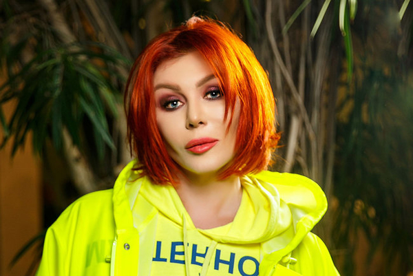 Ирина Билык впервые вышла на красную дорожку с мужем и сыном: фото