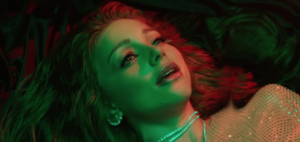 "Сила высоты": Тина Кароль представила очень откровенный клип