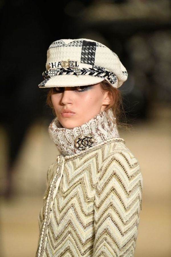 Названы главные головные уборы зимы-2019