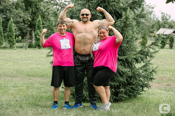 "Зважені та щасливі": кто получил черные футболки 13 декабря