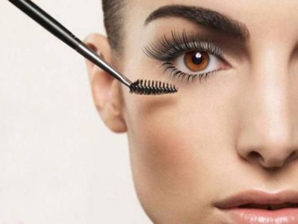 В два раза гуще: Как правильно красить ресницы