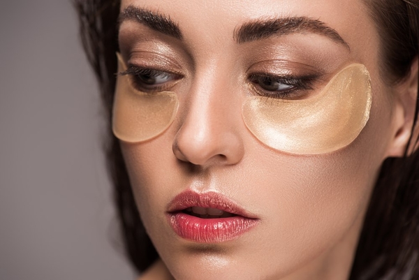 Почему так популярны патчи под глаза и на что они способны