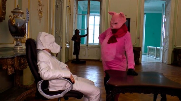 В костюме свиньи спел шансон: Директор Одесского зоопарка записал новогодний клип