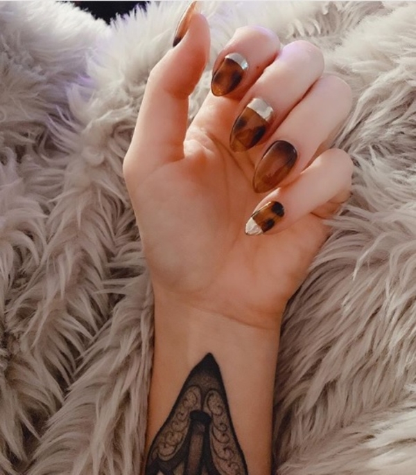 Новый тренд в маникюре 2019: Черепаховые ногти