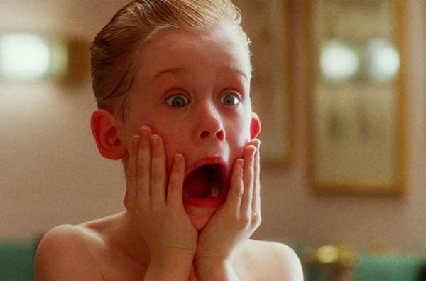 Спустя 28 лет: Маколей Калкин повторил культовые сцены из "Один дома"