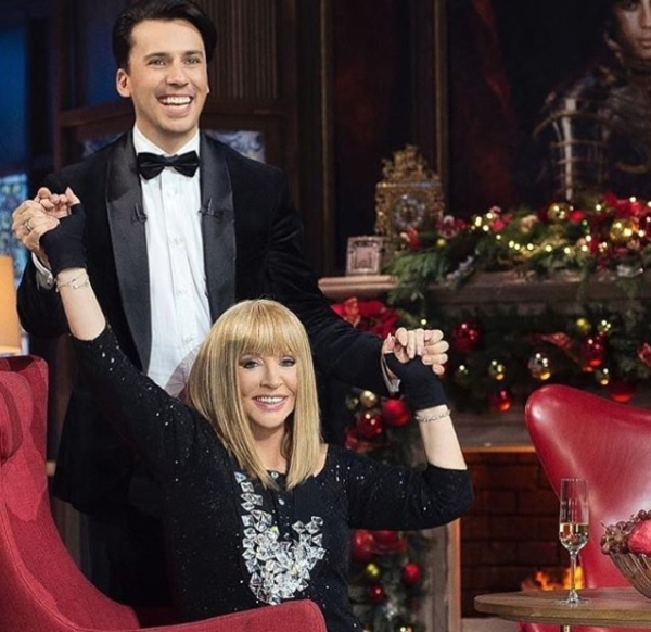 Хакеры "слили" в Сеть новые песни Пугачевой (видео)