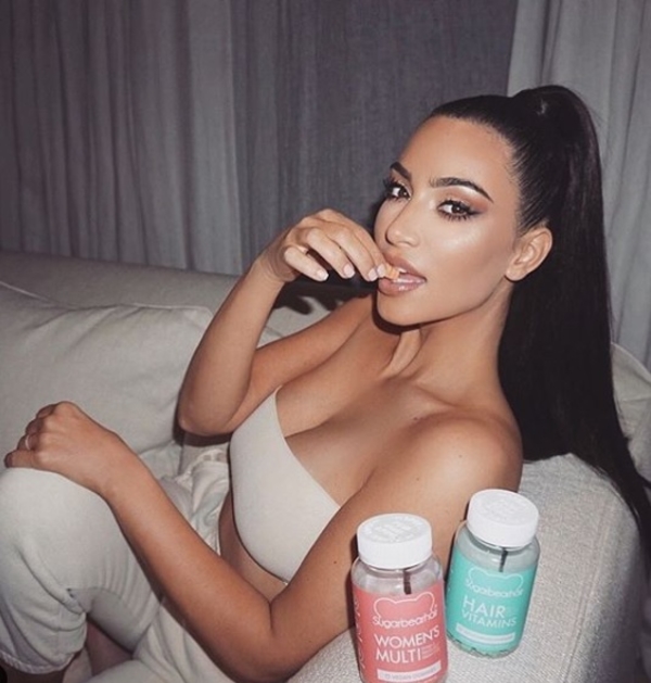 Ким Кардашьян поделилась секретом, как скрывает следы псориаза  на лице