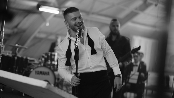 Александр Кривошапко презентовал песню "JUST GIVE ME LOVE": видео