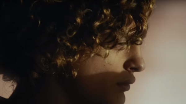 В украинский прокат выйдет трагикомедия "Ангел" о сказочно-красивом аргентинском убийце