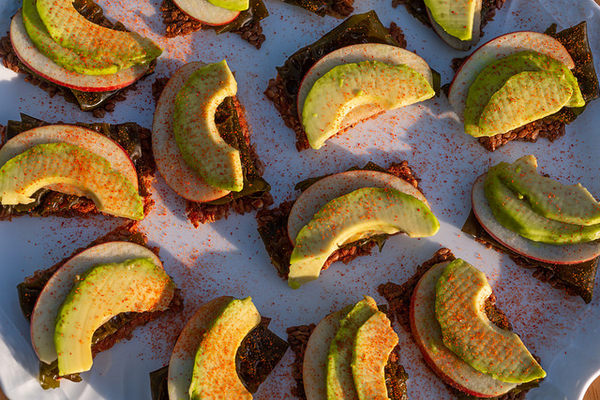 Новогодние салаты нужно съесть за 2-6 часов - эксперт